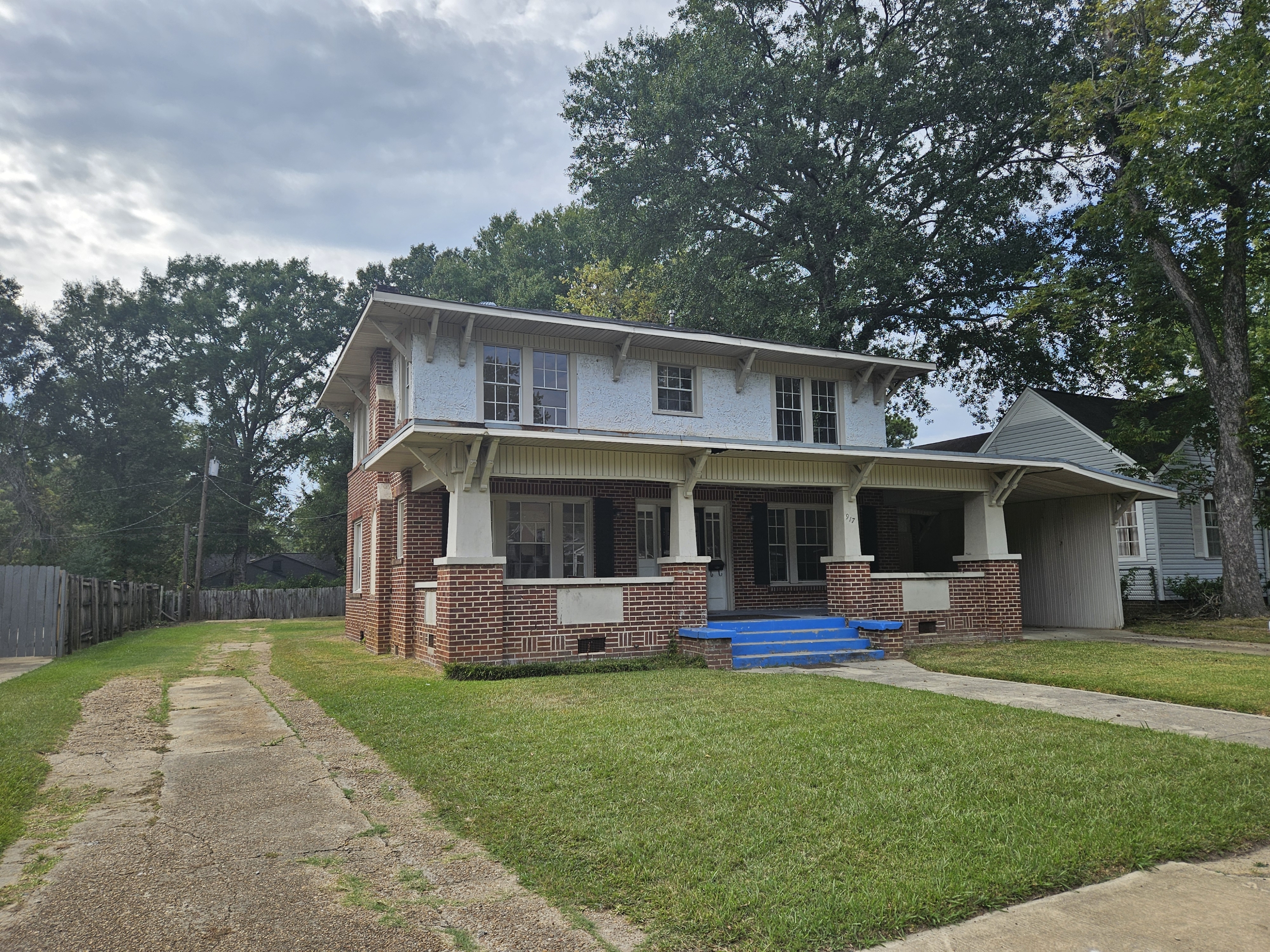 917 Pecan Boulevard